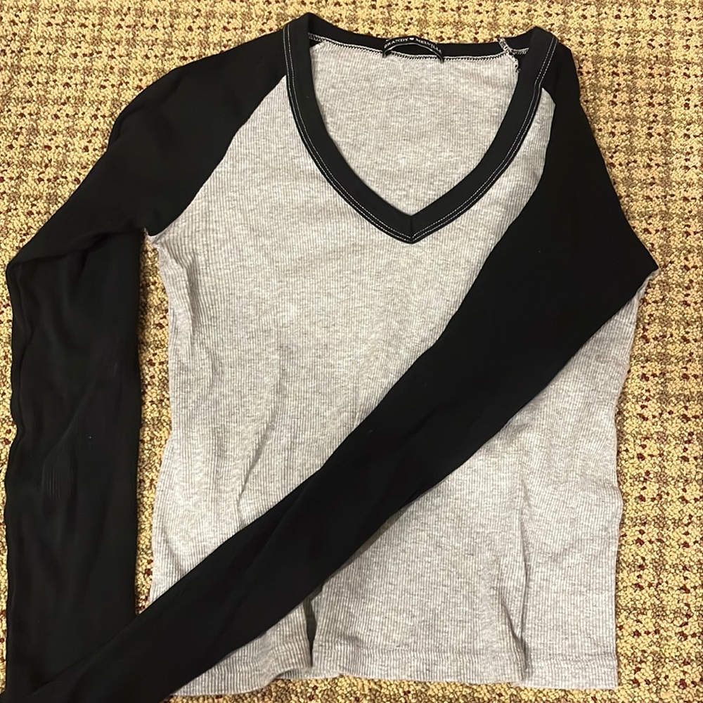 Brandy Melville Long sleeve crop top